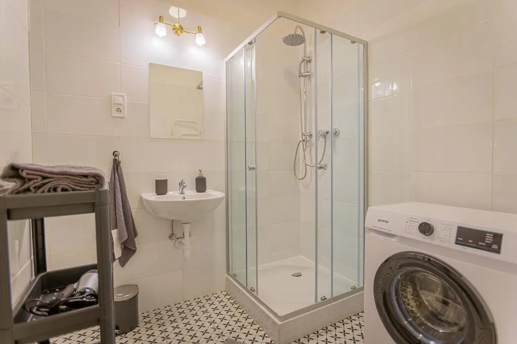 Cute Gallery Flat In Dob Str, Mars Budapest Apartment